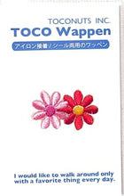 Load image into Gallery viewer, TOCONUTS トコナッツ シール ・ ワッペンステッカーベーシックF 赤とピンクの花 シール帳 刺繍 アップリケ ワッペン 福袋 丸 おしゃれ デコレーション ハート スマホ ステッカー 花 かわいい スケジュール帳 手帳のタイムキーパー :4512367187455