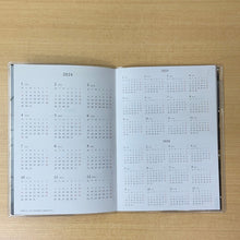 画像をギャラリービューアに読み込む, 【メール便送料無料】 MARKS マークス 手帳 2024年 4月 始まり (2024年3月始まり) 月間式(月間ブロック) B6 ポケファス ポールアンドジョー おしゃれ かわいい 可愛い 手帳カバー 薄い スケジュール帳 手帳のタイムキーパー :4550045004618