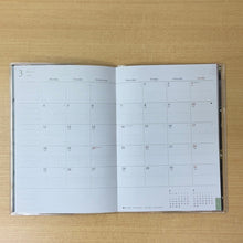画像をギャラリービューアに読み込む, 【メール便送料無料】 MARKS マークス 手帳 2024年 4月 始まり (2024年3月始まり) 月間式(月間ブロック) B6 ポケファス ポールアンドジョー おしゃれ かわいい 可愛い 手帳カバー 薄い スケジュール帳 手帳のタイムキーパー :4550045004618