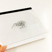 Load image into Gallery viewer, GREENFLASH グリーンフラッシュ ノート スクエア Animal Series メモパッド スクエア キーウィ a5 b5 方眼 罫線 横罫 無地 付箋 メモ帳 かわいい おしゃれ 小さい リング キャラクター スケジュール帳 手帳のタイムキーパー :4562482826869