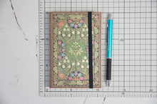 Load image into Gallery viewer, 【30%OFF・期間限定】 PAPERBLANKS ペーパーブランクス 2020年1月始まり 手帳 週間レフト式(ホリゾンタル) A6 ミニ 大人かわいい おしゃれ 可愛い キャラクター 手帳カバー スケジュール帳 手帳のタイムキーパー :4571263438108
