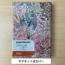 Load image into Gallery viewer, 【SALE価格!30%割引】【メール便送料無料】PAPERBLANKS ペーパーブランクス 2024年1月始まり 手帳 週間レフト式(ホリゾンタル) B6 ミディ ハードカバー インテリア 本棚 大人かわいい おしゃれ かわいい ー スケジュール帳 手帳のタイムキーパー :4571263436401