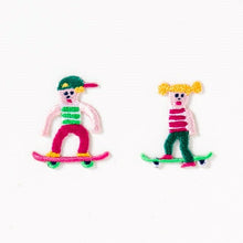Load image into Gallery viewer, IROHA いろは出版 シール ・ AIUEOAPPLIQUECOUPLEAQCP-11 CHIBI スケボー アップリケ ワッペン 刺繍 シール帳 福袋 スケジュール デコ ステッカー ダイアリー ごほうび 花 アルファベット スケジュール帳 手帳のタイムキーパー :4573468142866