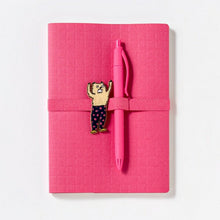 Load image into Gallery viewer, IROHA いろは出版 手帳小物 ・ BOOKBAND appliqueABA-06 WOOORD AIUEO 手帳バンド ブックバンド ペンホルダー かわいい ほぼ日 ネック クリップ スケジュール帳 手帳のタイムキーパー :4573468145386