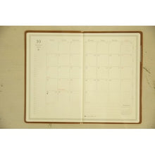 Load image into Gallery viewer, 【40%OFF・期間限定】 EL COMMUN エルコミューン 2022年4月始まり 手帳 月間式(月間ブロック) B6 コンパクトマンスリー Round Hedgehog MATOKA マトカ 大人かわいい おしゃれ 可愛い サイズ スケジュール帳 手帳のタイムキーパー :4589954877327