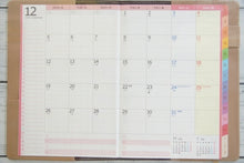 Load image into Gallery viewer, 手帳 スケジュール帳 KUTSUWA クツワ 2024年 1月始まり 2023年 12月始まり 2週間式(ホリゾンタル) B6 カラーインデックス手帳 合皮 くすみベージュ ベルト バンド スヌーピー グッズ ノート 家計簿 :9784781507255