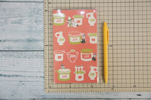 Load image into Gallery viewer, 【30%OFF・期間限定】 DELFINO デルフィーノ 2019年4月始まり(2019年2月始まり) 手帳 月間式(月間ブロック) B6 スヌーピー ムーミン スリム ファミリー手帳 小物 大人かわいい おしゃれ 可愛い リフィル ほぼ 日 干支 スケジュール帳 手帳のタイムキ :9784796682572
