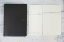 Load image into Gallery viewer, 【3%OFF・期間限定】 SEISANSEI-SHUPPAN 生産性出版 2019年1月始まり(2018年12月始まり) 手帳 B6 生産性手帳 メモリア 手帳2019 可愛い 大人かわいい エルコミューン ディズニー スヌーピー イラスト スケジュール帳 手帳のタイムキーパー :4947783322607