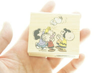 画像をギャラリービューアに読み込む, KODOMONOKAO こどものかお スタンプ ・ スヌーピーニューイヤースタンプQ 胴上げ スタンプ台 オーダー キャラクター かわいい 手帳 印鑑 ハンコ 年賀状 2019年 スケジュール帳 手帳のタイムキーパー :4990212013737