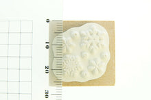 画像をギャラリービューアに読み込む, KODOMONOKAO こどものかお スタンプ ・ ニューワンポイントF 雪の結晶 スタンプ台 インク かわいい キャラクター 手帳 イラスト 6mm 5個 3個 ごほうびスタンプ 事務 先生 スケジュール帳 手帳のタイムキーパー :4990212730191