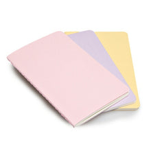 Load image into Gallery viewer, 【訳アリ廃版商品、一部日焼け跡あり。】 MOLESKINE モレスキン(モールスキン) ノート A6 カイエ スクエア / P / 3色パステル 連絡帳 自由帳 方眼 横罫 a6 かわいい ノート スケジュール帳 手帳のタイムキーパー :9784863734449