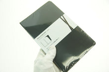 Load image into Gallery viewer, 【10%OFF・期間限定】 MOLESKINE モレスキン(モールスキン) ノート A5 ヴォラン プレーン / L 連絡帳 自由帳 方眼 横罫 a5 b5 b6 かわいい スケジュール帳 手帳のタイムキーパー :9784863734654