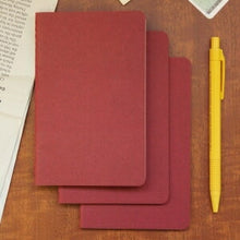 Load image into Gallery viewer, 【訳アリ廃版商品、一部日焼け跡あり。】 MOLESKINE モレスキン(モールスキン) ノート A6 ルールドノート(横罫) 3冊セット / ポケット / えんじ a6 :9784903964805
