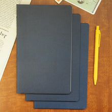 Load image into Gallery viewer, 【10%OFF・期間限定】 MOLESKINE モレスキン(モールスキン) ノート A5 Cahier L ルールドノート 横罫 3冊セット ラージ 濃紺 連絡帳 自由帳 方眼 横罫 a5 b5 b6 かわいい ノート スケジュール帳 手帳のタイムキーパー :9784903964898