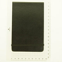 Load image into Gallery viewer, 訳アリ廃版商品、一部日焼け跡あり。MOLESKINE モレスキン(モールスキン) ノート A6 スクエアードノートブック(方眼) / ポケット 連絡帳 自由帳 方眼 横罫 a6 メモ :9788883705496