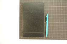 Load image into Gallery viewer, 廃版 数量限定 訳あり商品 MOLESKINE モレスキン(モールスキン)A5 スリム ハードカバー Reporter Notebook スケジュール帳 手帳のタイムキーパー 連絡帳 おしゃれ 自由帳 罫線 廃版 数量 :9788883705519