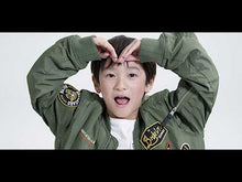 Load and play video in Gallery viewer, #近藤 史恵 著 #シフォン・リボン・シフォン コンドウフミエ 朝日新聞出版 (朝日文庫) : Written by Fumie Kondo chiffon ribbon chiffon :9784022647887