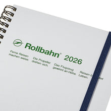 Load image into Gallery viewer, DELFONICS ﾃﾞﾙﾌｫﾆｯｸｽ 2026 2025年 10月始まり 手帳 月間式(ﾌﾞﾛｯｸ) A6 ﾛﾙﾊﾞｰﾝ ﾀﾞｲｱﾘｰ M ｵﾑ ﾒﾀﾘｯｸ ｸﾘｱ ﾘﾝｸﾞ ｼﾝﾌﾟﾙ おしゃれ ｺﾞﾑﾊﾞﾝﾄﾞ ﾌﾞｯｸﾏｰｸ ｽｹｼﾞｭｰﾙ帳 手帳のﾀｲﾑｷｰﾊﾟｰ :4516085290800
