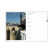 Load image into Gallery viewer, GREETINGLIFE ｸﾞﾘｰﾃｨﾝｸﾞﾗｲﾌ 2024年1月始まり(2023年12月始まり) 手帳 週間ﾚﾌﾄ式(ﾎﾘｿﾞﾝﾀﾙ) B6 ﾖｰﾛｯﾊﾟ猫と12ヵ月 ｷｬﾗ ｼｯｸ ｺｺちゃん ｻｶﾓﾄﾘｮｳ 米津祐介 ﾊﾞｰﾊﾞﾊﾟﾊﾟ 手帳ｶﾊﾞｰ ｻｲｽﾞ ｽｹｼﾞｭｰﾙ帳  ｽ :4515968326766
