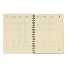 Load image into Gallery viewer, 【セット購入で送料無料】 DELFONICS ﾃﾞﾙﾌｫﾆｯｸｽ 2026 3月始まり (2026年4月始まり) 手帳 月間式(ﾌﾞﾛｯｸ) A5 ﾛﾙﾊﾞｰﾝ ﾀﾞｲｱﾘｰ ﾔﾐｰ Moji YasuyukiTAKAKI ﾎﾟｹｯﾄ付ﾒﾓ 大人かわいい おしゃれ  ｽｹｼﾞｭｰﾙ帳 手帳の :4539818159908
