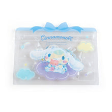 Load image into Gallery viewer, SANRIO ｻﾝﾘｵ ｼｰﾙ ･ ｻﾝﾘｵ ｼﾅﾓﾛｰﾙ ﾐﾆｼﾞｯﾊﾟｰｹｰｽ入りｼｰﾙ ｼｰﾙ帳 福袋 丸 おしゃれ ｱﾙﾊﾞﾑ ﾃﾞｺﾚｰｼｮﾝ ﾊｰﾄ 大量 ｽﾃｯｶｰ ｽﾏﾎ ごほうび 花 かわいい ｽｹｼﾞｭｰﾙ帳 手帳のﾀｲﾑｷｰﾊﾟｰ :4550337977767
