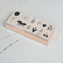 Load image into Gallery viewer, IROHA いろは出版 ｽﾀﾝﾌﾟ ･ AIUEOSTAMP ｾｯﾄ ﾌﾙｰﾂ ﾍﾞｼﾞﾀﾌﾞﾙ AIUEO ｽﾀﾝﾌﾟ台 ｵｰﾀﾞｰ ｷｬﾗｸﾀｰ かわいい 手帳 印鑑 ﾊﾝｺ  ｽｹｼﾞｭｰﾙ帳 手帳のﾀｲﾑｷｰﾊﾟｰ :4560486587496
