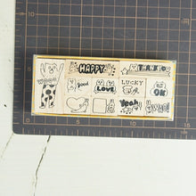 Load image into Gallery viewer, IROHA いろは出版 ｽﾀﾝﾌﾟ ･ AIUEOSTAMP ｾｯﾄ HAPPYWORD AIUEO ｽﾀﾝﾌﾟ台 ｵｰﾀﾞｰ ｷｬﾗｸﾀｰ かわいい 手帳 印鑑 ﾊﾝｺ  ｽｹｼﾞｭｰﾙ帳 手帳のﾀｲﾑｷｰﾊﾟｰ :4560486587526
