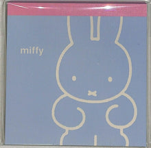 Load image into Gallery viewer, Green Flash　ミッフィー miffy メモパッド・スクエア　ﾌﾞﾙｰ　ｼﾝﾌﾟﾙ　ｻﾏｰ かわいい おもしろ 伝言 ふせん  ｽｹｼﾞｭｰﾙ帳 手帳のﾀｲﾑｷｰﾊﾟｰ　ｸﾞﾘｰﾝﾌﾗｯｼｭ :4570057744005
