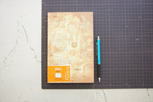 Load image into Gallery viewer, 【30%OFF・期間限定】 PAPERBLANKS ﾍﾟｰﾊﾟｰﾌﾞﾗﾝｸｽ 2021年1月始まり 手帳 週間ｾﾊﾟﾚｰﾄ式(ﾎﾘｿﾞﾝﾀﾙ) B6 Flexis ﾏｷｼ 英語版 ﾎﾗｲｿﾞﾝﾀﾙ ﾀﾞ･ｳﾞｨﾝﾁ 月光と陽光 大人かわいい　おしゃれ　可愛い キャラクター 手帳カバー  ｽ :4571491698411
