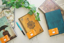Load image into Gallery viewer, 【廃版商品数量限定】 PAPERBLANKS ﾍﾟｰﾊﾟｰﾌﾞﾗﾝｸｽ 2022年　 週間ﾚﾌﾄ式(ﾎﾘｿﾞﾝﾀﾙ) B6 Flexis ﾐﾃﾞｨ ﾊﾞｰｿ　廃版 数量限定　一部袋が入っていない商品があります。　ｱｰﾄ　芸術　画家　近代ｱｰﾄ　抽象画　素材 :4571491699066
