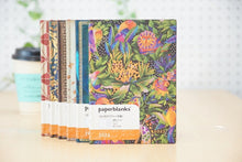 Load image into Gallery viewer, 【40％OFF　メール便送料無料ｽｹｼﾞｭｰﾙ帳 PAPERBLANKS ﾍﾟｰﾊﾟｰﾌﾞﾗﾝｸｽ 2023 年 1月始まり 週間ﾚﾌﾄ式(ﾎﾘｿﾞﾝﾀﾙ) B6 ﾐﾃﾞｨ  ﾊﾞｰｿ ｿﾌﾄｶﾊﾞｰ 大人かわいい かわいい 可愛い ｷｬﾗｸﾀｰ 手帳ｶﾊﾞｰ 手帳のﾀｲﾑｷｰﾊﾟｰ :4571491698367
