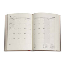 Load image into Gallery viewer, 【ＳＡＬＥ価格！30％割引】PAPERBLANKS ﾍﾟｰﾊﾟｰﾌﾞﾗﾝｸｽ 2024年1月始まり 手帳 週間ﾚﾌﾄ式(ﾎﾘｿﾞﾝﾀﾙ) A6 2024年 ﾀﾞｲｱﾘｰ ﾐﾆ ﾊｰﾄﾞｶﾊﾞｰ ｲﾝﾃﾘｱ　本棚　　大人かわいい おしゃれ かわいい    ｽｹｼﾞｭｰﾙ帳 手帳のﾀｲﾑｷｰﾊﾟｰ :4571263436425
