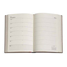 Load image into Gallery viewer, 【ＳＡＬＥ価格！30％割引】【メール便送料無料】PAPERBLANKS ﾍﾟｰﾊﾟｰﾌﾞﾗﾝｸｽ 2024年1月始まり 手帳 週間ﾚﾌﾄ式(ﾎﾘｿﾞﾝﾀﾙ) B6 ﾐﾃﾞｨ ﾊｰﾄﾞｶﾊﾞｰ ｲﾝﾃﾘｱ 本棚 大人かわいい おしゃれ かわいい ｰ  ｽｹｼﾞｭｰﾙ帳 手帳のﾀｲﾑｷｰﾊﾟｰ :4571263436401
