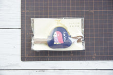 Load image into Gallery viewer, ORIENTALBERRY ｵﾘｴﾝﾀﾙﾍﾞﾘｰ ﾊﾞｯｸ･小物 ･ ｺﾞﾑﾊﾞﾝﾄﾞ付まめがま ｱﾏﾋﾞｴ･紺 財布 小銭入れ 御朱印　初穂料　御朱印代　手帳ﾊﾞﾝﾄﾞ  ｽｹｼﾞｭｰﾙ帳 手帳のﾀｲﾑｷｰﾊﾟｰ :4573356276383
