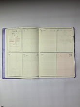 Load image into Gallery viewer, 【SALE価格★】 EL COMMUN ｴﾙｺﾐｭｰﾝ 2024年10月始まり(2025年1月始まり) 手帳 B6 ｳｨｰｸﾘｰ ﾌﾞﾛｯｸ ﾕﾆｿﾞﾝ Unison ﾏﾄｶ ｷｬﾗｸﾀｰ　ﾃﾞｻﾞｲﾝ おしゃれ 大人かわいい 手帳ｶﾊﾞｰ ﾀﾞｲｱﾘｰ ﾎﾟｹｯﾄ  ｽｹｼﾞｭｰﾙ帳 :4589954877839
