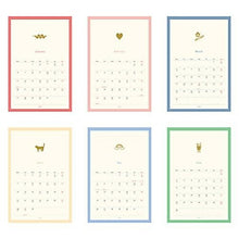 Load image into Gallery viewer, EL COMMUN ｴﾙｺﾐｭｰﾝ 2025 年 1月始まり ｶﾚﾝﾀﾞｰ H120×W180 卓上 ﾘﾝｸﾞﾀｲﾌﾟ Lucia ﾙﾁｱ 月曜始まり ﾏﾄｶ MATOKA ｷｬﾗｸﾀｰ ﾃﾞｻﾞｲﾝ おしゃれ 大人かわいい  ｽｹｼﾞｭｰﾙ帳 手帳のﾀｲﾑｷｰﾊﾟｰ :4589954869100
