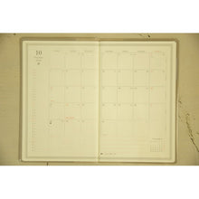 Load image into Gallery viewer, 【名入れ可能】 【30%OFF】 手帳 ｽｹｼﾞｭｰﾙ帳 EL COMMUN ｴﾙｺﾐｭｰﾝ 2023年 1月始まり 2022年 10月始まり 月間ﾌﾞﾛｯｸ B6 ｺﾝﾊﾟｸﾄﾏﾝｽﾘｰ Break Time ﾒｼﾞｪﾄﾞ 三英傑 MATOKA ﾏﾄｶ 大人かわいい おしゃれ 手帳ｶﾊﾞｰ :4589954877266
