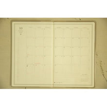 Load image into Gallery viewer, 【名入れ可能】 【30%OFF】 手帳 ｽｹｼﾞｭｰﾙ帳 EL COMMUN ｴﾙｺﾐｭｰﾝ 2023年 1月始まり 2022年 10月始まり 月間ﾌﾞﾛｯｸ B6 ｺﾝﾊﾟｸﾄﾏﾝｽﾘｰ Break Time ﾒｼﾞｪﾄﾞ 三英傑 MATOKA ﾏﾄｶ 大人かわいい おしゃれ 手帳ｶﾊﾞｰ :4589954877266
