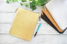 画像をギャラリービューアに読み込む, LACONIC ﾗｺﾆｯｸ 手帳ｶﾊﾞｰ A5 ﾗｳﾝﾄﾞﾌｧｽﾅｰ ｼﾞｯﾊﾟｰ DIARY COVER ｺﾞｰﾙﾄﾞ niko and 仕事計画 ﾀﾞｲｱﾘｰ ｽｹｼﾞｭｰﾙ帳 A5 革 ﾌﾞﾗﾝﾄﾞ ﾌｧｽﾅｰ おしゃれ　速達  ｽｹｼﾞｭｰﾙ帳 手帳のﾀｲﾑｷｰﾊﾟｰ :4589988470150
