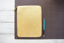 画像をギャラリービューアに読み込む, LACONIC ﾗｺﾆｯｸ 手帳ｶﾊﾞｰ A5 ﾗｳﾝﾄﾞﾌｧｽﾅｰ ｼﾞｯﾊﾟｰ DIARY COVER ｺﾞｰﾙﾄﾞ niko and 仕事計画 ﾀﾞｲｱﾘｰ ｽｹｼﾞｭｰﾙ帳 A5 革 ﾌﾞﾗﾝﾄﾞ ﾌｧｽﾅｰ おしゃれ　速達  ｽｹｼﾞｭｰﾙ帳 手帳のﾀｲﾑｷｰﾊﾟｰ :4589988470150
