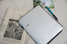 Load image into Gallery viewer, 【廃版商品数量限定】 LACONIC ﾗｺﾆｯｸ 手帳ｶﾊﾞｰ A5 廃版商品 手帳ｶﾊﾞｰ ﾈｵﾋﾞｼﾞﾈｽ ｼﾞｯﾊﾟｰ 合皮ｼﾙﾊﾞｰ ｽｹｼﾞｭｰﾙ帳 手帳のﾀｲﾑｷｰﾊﾟｰ :4948197027171
