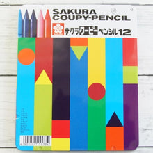 画像をギャラリービューアに読み込む, クーピーペンシル１２色（缶入り） ｸｰﾋﾟｰﾍﾟﾝｼﾙ12色(缶入り) --- SAKURA :4901881155734
