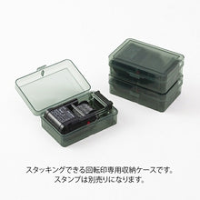 Load image into Gallery viewer, MIDORI ﾐﾄﾞﾘ ｽﾀﾝﾌﾟ ･ ｽﾀﾝﾌﾟｹｰｽ 回転印用 ｽﾀﾝﾌﾟ台 ｲﾝｸ かわいい ｷｬﾗｸﾀｰ 手帳 ｲﾗｽﾄ 6mm 5個 3個 ごほうびｽﾀﾝﾌﾟ 事務 先生  ｽｹｼﾞｭｰﾙ帳 手帳のﾀｲﾑｷｰﾊﾟｰ :4902805354455
