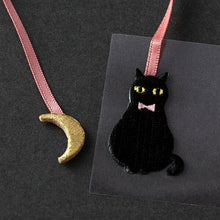 Load image into Gallery viewer, DESINPHIL･MIDORI ﾃﾞｻﾞｲﾝﾌｨﾙ･ﾐﾄﾞﾘ 手帳小物 ･ しおりｼｰﾙ2464 刺繍 黒猫柄 しおり ﾌﾞｯｸﾏｰｸ かわいい ｱｲﾃﾞｨｱ おもしろ  ｽｹｼﾞｭｰﾙ帳 手帳のﾀｲﾑｷｰﾊﾟｰ :4902805824644

