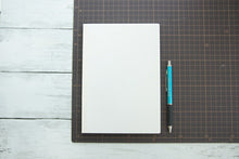 Load image into Gallery viewer, 【一昨年発売品】【50%OFF･期間限定】 手帳 ｽｹｼﾞｭｰﾙ帳 HIGHTIDE ﾊｲﾀｲﾄﾞ 2022年 1月始まり 2021年 10月始まり 週間ﾚﾌﾄ式(ﾎﾘｿﾞﾝﾀﾙ) A5 Xﾀｲﾌﾟ ﾘﾌｨﾙ 大人かわいい おしゃれ 可愛い ｷｬﾗｸﾀｰ 手帳ｶﾊﾞｰ 手帳のﾀｲﾑｷｰﾊﾟｰ :4988342893015
