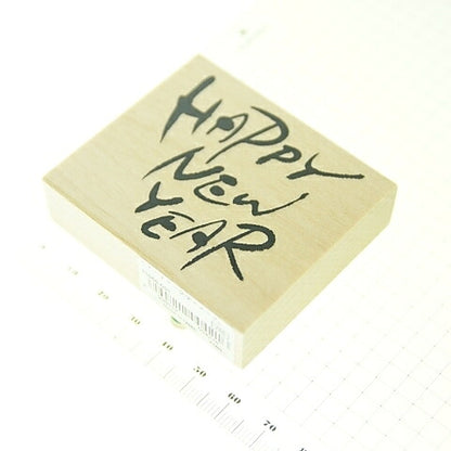 KODOMONOKAO こどものかお ｽﾀﾝﾌﾟ ･ ﾆｭｰｲﾔｰ文字ｽﾀﾝﾌﾟL HAPPY NEW YEAR ｽﾀﾝﾌﾟ台 ｵｰﾀﾞｰ ｷｬﾗｸﾀｰ かわいい 手帳 印鑑 ﾊﾝｺ 年賀状　2019年  ｽｹｼﾞｭｰﾙ帳 手帳のﾀｲﾑｷｰﾊﾟｰ :4990212004216