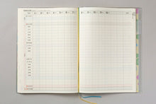 Load image into Gallery viewer, 手帳 ｽｹｼﾞｭｰﾙ帳 TAKAHASHI 高橋書店 2023 年 1月始まり B5 No.42 大型 暮らしのたのしい*かけいぼ 月曜始まり 高橋手帳 週計 大人かわいい おしゃれ 可愛い ｷｬﾗｸﾀｰ 手帳ｶﾊﾞｰ ｻｲｽﾞ 手帳のﾀｲﾑｷｰﾊﾟｰ :9784471770426
