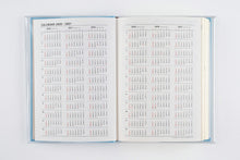 Load image into Gallery viewer, TAKAHASHI 高橋書店 2026 1月始まり 手帳 A5 No.13 3年横線当用新日記 ﾌﾞﾙｰ 高橋 手帳 2026 ﾋﾞｼﾞﾈｽ 定番 ｼﾝﾌﾟﾙ 手帳ｶﾊﾞｰ かわいい 日記  ｽｹｼﾞｭｰﾙ帳 手帳のﾀｲﾑｷｰﾊﾟｰ :9784471710132
