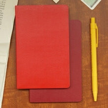 画像をギャラリービューアに読み込む, 【訳アリ廃版商品、一部日焼け跡あり。】 MOLESKINE ﾓﾚｽｷﾝ(ﾓｰﾙｽｷﾝ) ﾉｰﾄ A6 Plain Volant P Red ﾌﾟﾚｰﾝﾉｰﾄﾌﾞｯｸ(無地)2冊ｾｯﾄ a6 :9784863730052
