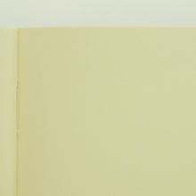 Load image into Gallery viewer, 【訳アリ廃版商品、一部日焼け跡あり。】 MOLESKINE ﾓﾚｽｷﾝ(ﾓｰﾙｽｷﾝ) ﾉｰﾄ A6 ｳﾞｫﾗﾝ ﾌﾟﾚｰﾝﾉｰﾄﾌﾞｯｸ 無地 2冊ｾｯﾄ ﾎﾟｹｯﾄ ｸﾞﾘｰﾝ　a6 :9784863732377
